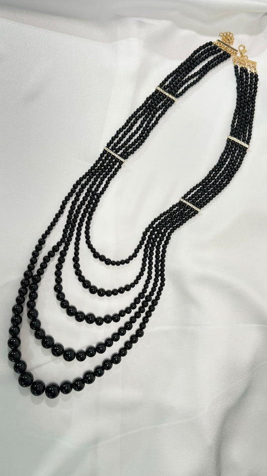 Collana di perle nere pendenti